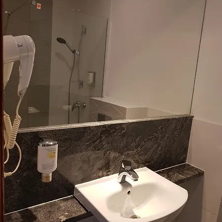 Pod Gwiazdami Мініготель