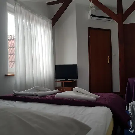 Han/Misafirhane Pod Gwiazdami